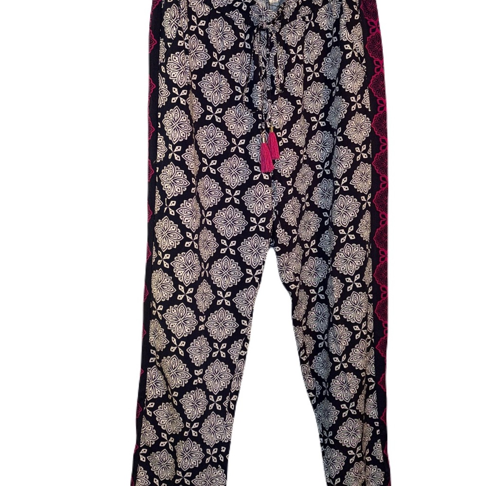 Hatley Blue and White Floral Patterned lounge pants.